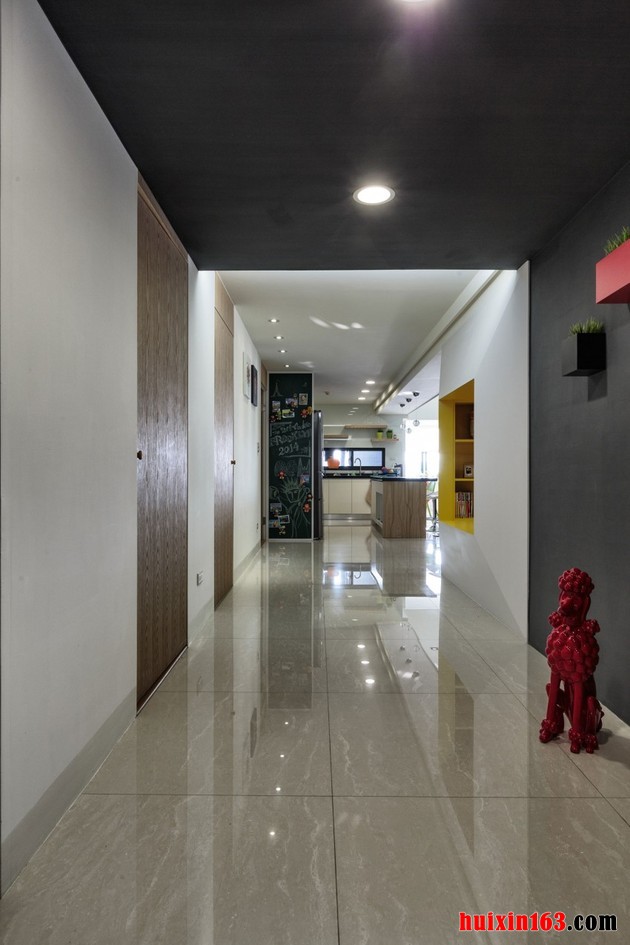 small-urban-apartment-with-synthetic-saturated-style-2-thumb-autox945-42256