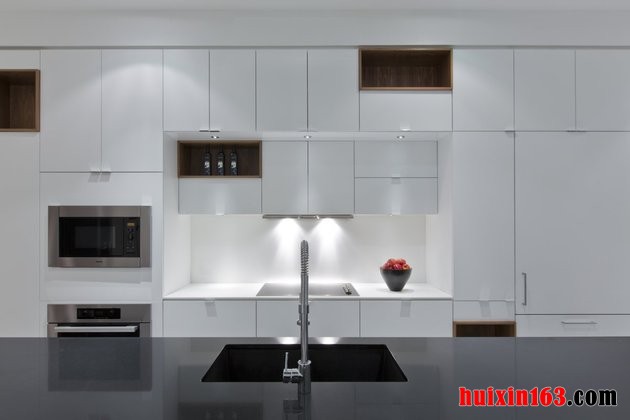 urban-contemporary-townhouse-with-skylights-5-thumb-630x420-27292