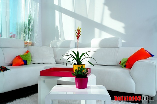 colour-decorating-ideas-for-a-dream-apartment-in- budapest-3-couch-thumb-630x420-15133