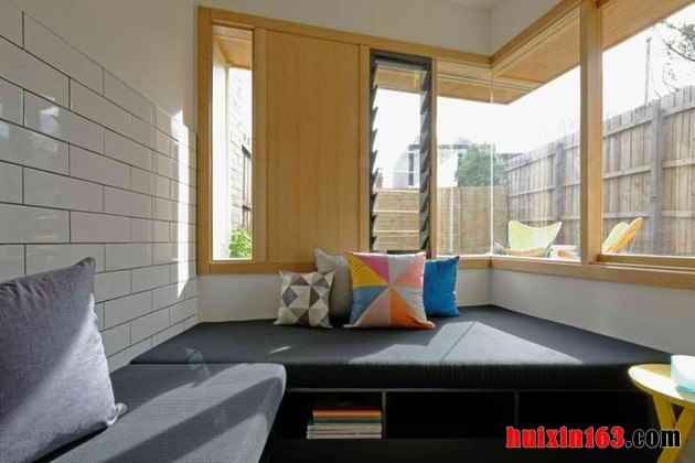 daybed-nook-for-compact-city-house-2-thumb-630xauto-31944