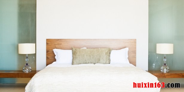 even-a-simple-headboard-can-transform-a-room_161_68865_0_14099893_1000
