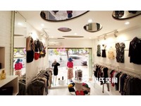 73平米服装专卖店装修设计效果图 (5)